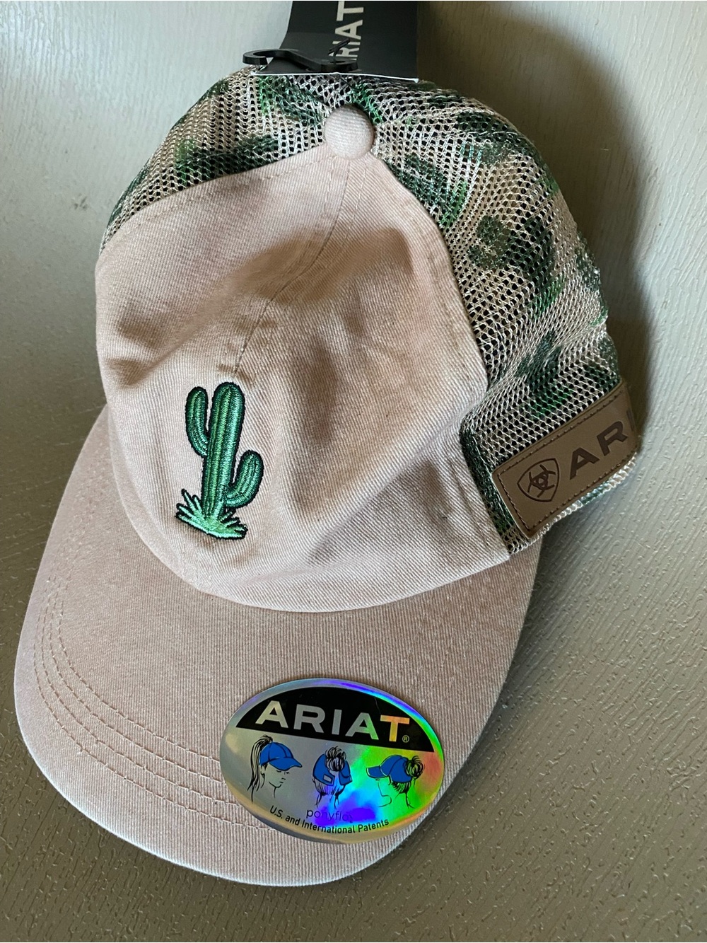 Ariat women’s ponytail baseball hat cactus embroidery NEW!